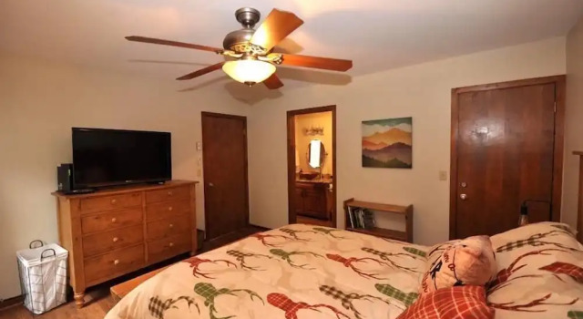 The Crest 200c 2 Bedroom Condo by Redawning