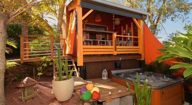 Бунгало с красивым видом из окна Poz Lagon - chambre d'hôtes - Bungalow pour 2 personnes - Jacuzzi privatif - petit déjeuner - Vue sur le lagon