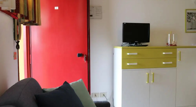 Colorful Studio by the Beach-beahost, Prenota Appartamento Hotel a Veneto con parcheggio, Parcheggio