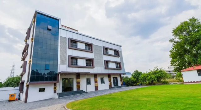 OYO 22349 Hotel Rainbow Inn