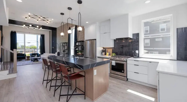 Коттедж Elevate - Modern Luxury - Stunning City Views
