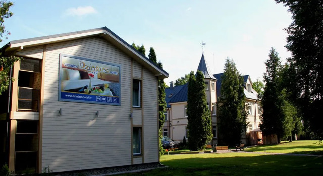 Dzintars Hotel, Book Hotel Hoteller i Pieriga med parkering, Parkering