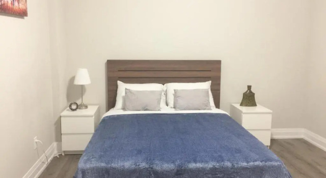 Charming, Comfortable Apartment in Pickering, Varaa Huoneisto  