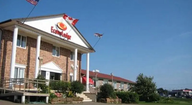 Econo Lodge Charlottetown, Забронировать Отель Отели Шарлоттауна с бассейном, рядом с Confederation Centre of the Arts, Бассейн