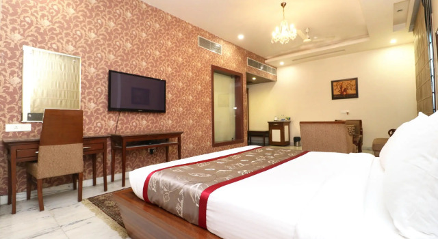 Номер Standard Hotel Leela Grande