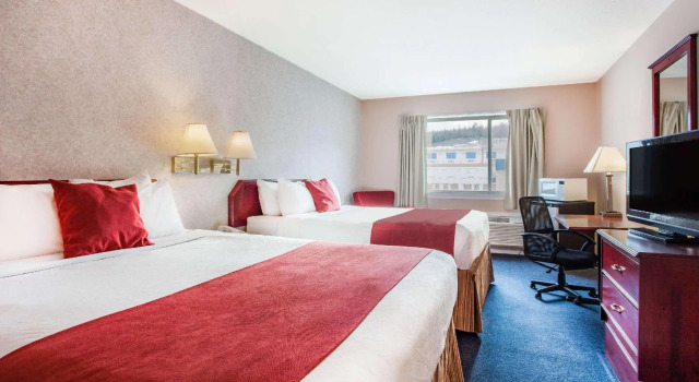 Четырёхместный номер Standard Ramada Limited 100 Mile House
