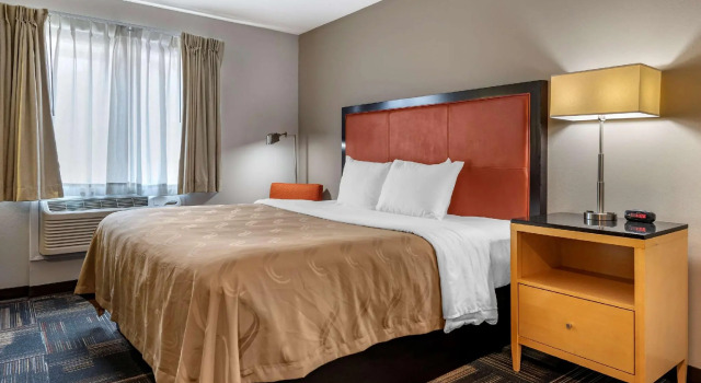 Двухместный номер Standard Spark By Hilton Evansville Downtown