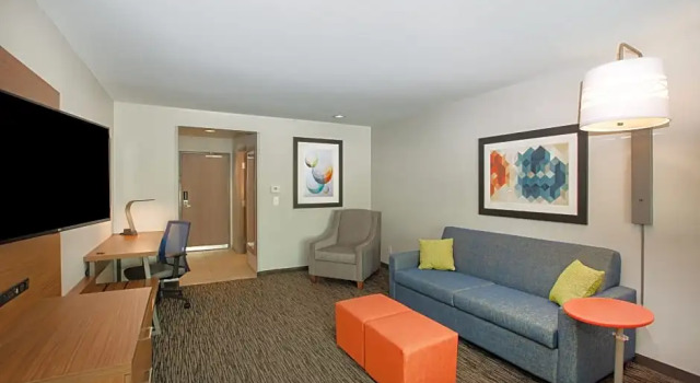 Четырёхместный люкс Holiday Inn Express Hotel & Suites Columbus by IHG