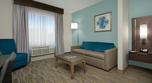 Люкс c 1 комнатой Holiday Inn Express & Suites - Lake Charles South Casino Area by IHG