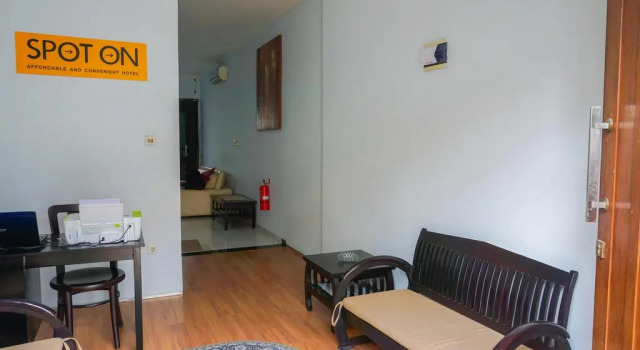 SPOT ON 1792 Roemah Nenekoe Guest House, Rezervasyon Misafirhane Bandung Kidul Bandung