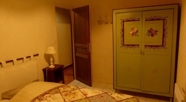 Gîte Le Quartier, Book Hotel Hoteller i Noyal-Sous-Bazouges med parkering, Parkering