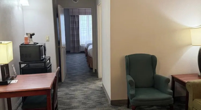 Люкс c 1 комнатой Country Inn & Suites by Radisson, Elgin, IL