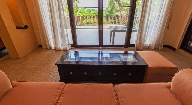 Ocean View Villa by Pattaya Sunny Rentals, Забронировать Вилла Отели Чонбури с парковкой, Парковка