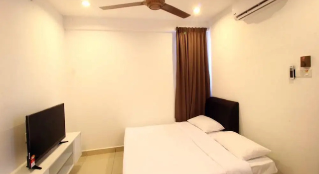 Студия Luxury с балконом StayNest Suites at Gurney Drive