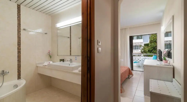 Одноместный номер Porfi Beach Hotel