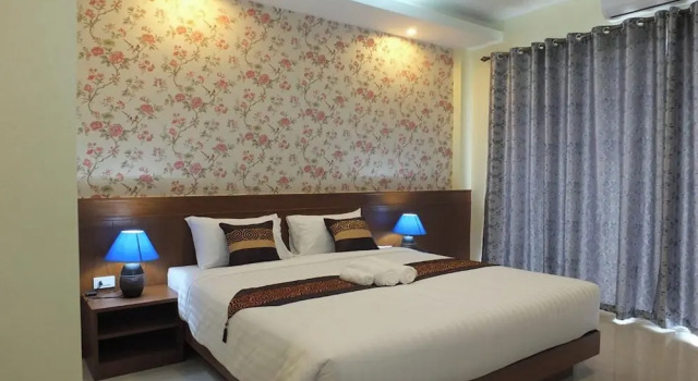 Двухместный номер Deluxe с балконом Karnmanee Place Hotel