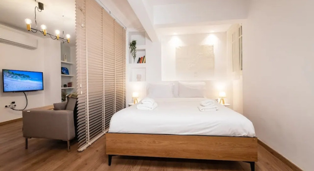 Апартаменты Quiet Apartment With a Garden at Exarcheia