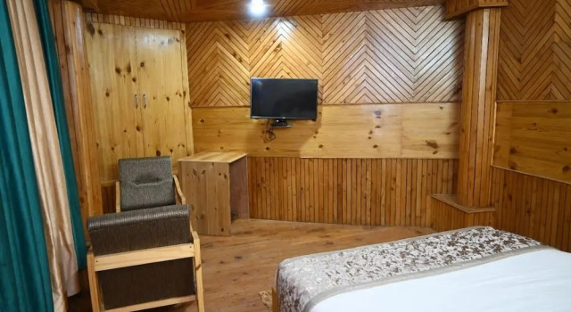 Hotel Nirmal Chhaya, Забронировать Отель Отели Манали с бассейном, Бассейн
