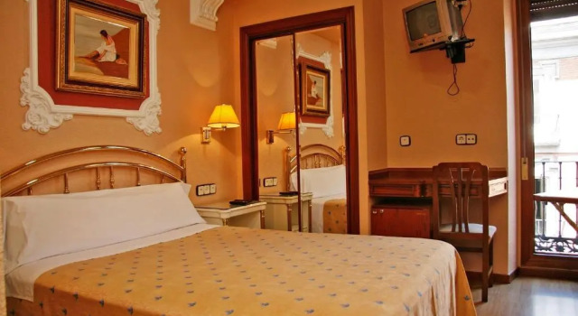 Двухместный номер Standard с балконом Hostal Victoria III