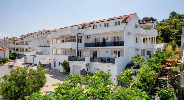 Студия с балконом Apartments Dobrila