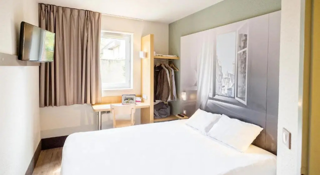 Standart çift kişilik oda B&B HOTEL Colmar Vignobles
