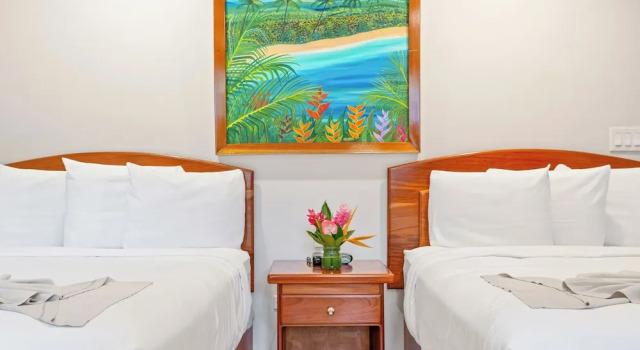 Четырёхместный номер Deluxe SunBreeze Hotel