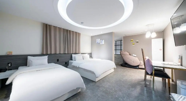 Двухместный номер Standard с видом на город KNox Hotel