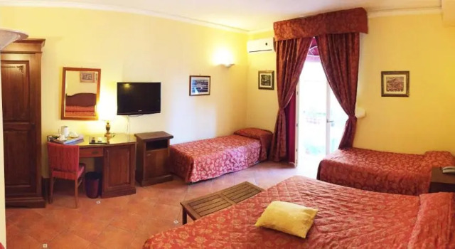 Номер Family с балконом Hotel Mediterraneo