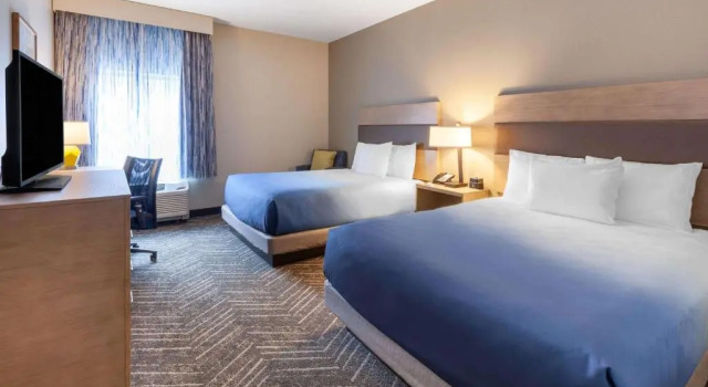 Четырёхместный номер Standard La Quinta Inn & Suites by Wyndham Middletown-Goshen