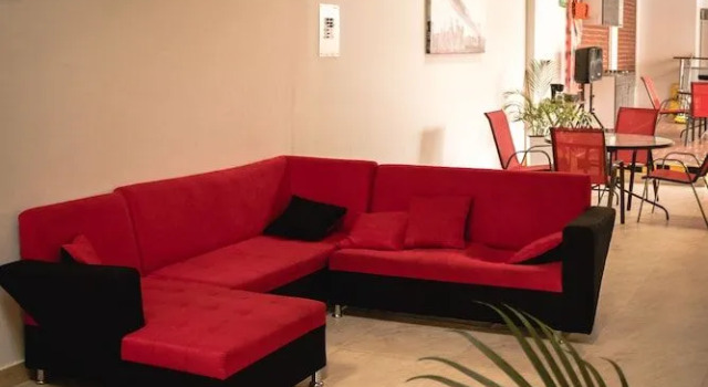 La Plazoleta Hotel Restaurante, Забронировать Отель Отели в центре Буга, в центре, Парковка, Завтраки