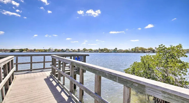 Коттедж с 3 комнатами с балконом Indian Rocks Beach Oasis - 2 Blocks to Beach!