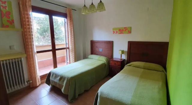 Apartamento Naturaleza 2000 Jaca 1º, Book Apartment Hotels in Aragon with Parking, Parking