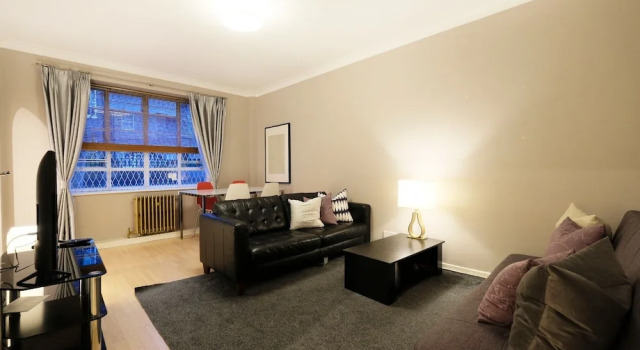 Bright and Spacious Flat in London - Sleeps 4, Забронировать Отель Отели Лондона 3 звезды, рядом с Сент-Джонс-Вуд, 3*