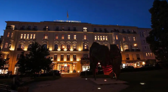 Четырёхместный полулюкс Hotel Bristol Salzburg