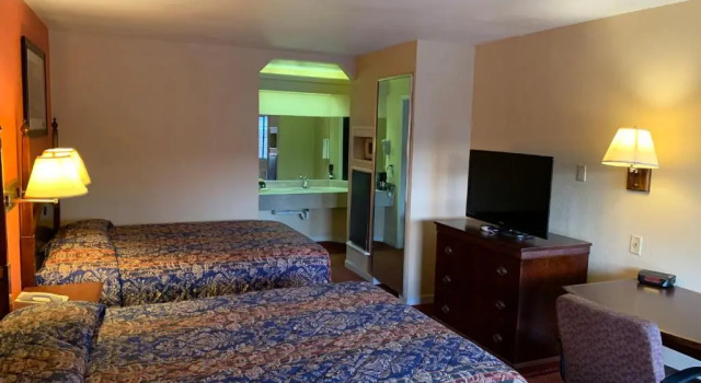 Четырёхместный номер Standard Pleasanton Executive Inn By OYO