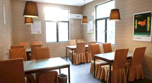 Qing Mu Hotel Xiang Yang Road, Book Hotel Hoteller i Chaohu med parkering, Parkering