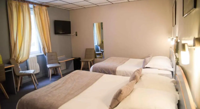 Семейный номер Standard Logis Hôtel Restaurant Azalées