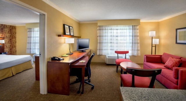 Sonesta Select Boston Woburn Burlington, Varaa Hotelli Hotellit New England uima-altaalla, Uima-allas