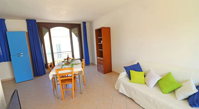 Flat Desirè Close To Beaches with Sight Castle, Terrace, Wi-Fi