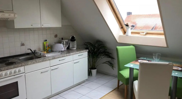 Апартаменты Kuschelige Dachgeschosswohnung am Clarapark