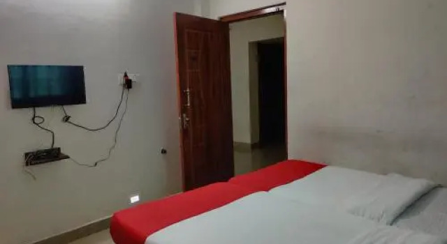 Living edge residency, Забронировать Отель Отели штата Тамилнада с бассейном, Бассейн