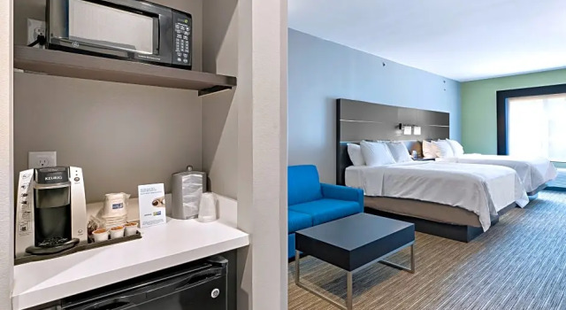 Четырёхместный люкс c 1 комнатой Holiday Inn Express Hotel & Suites Kilgore by IHG