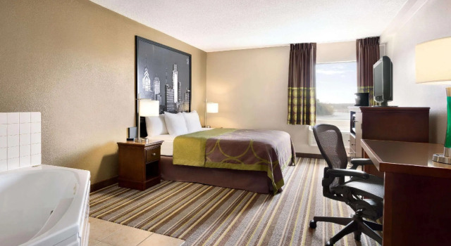 Двухместный люкс Deluxe Super 8 by Wyndham Chambersburg I-81