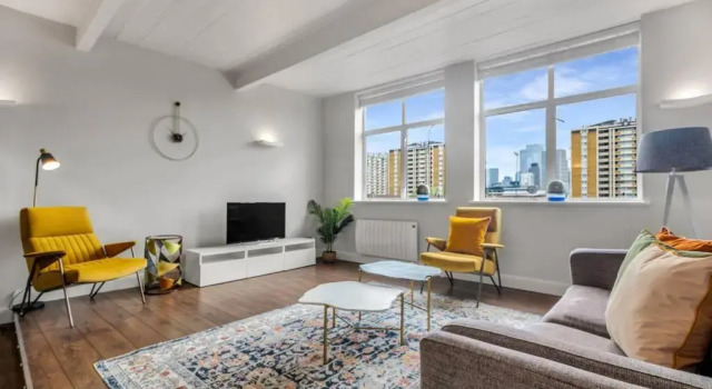 3 bed apartment near Old Street and City of London