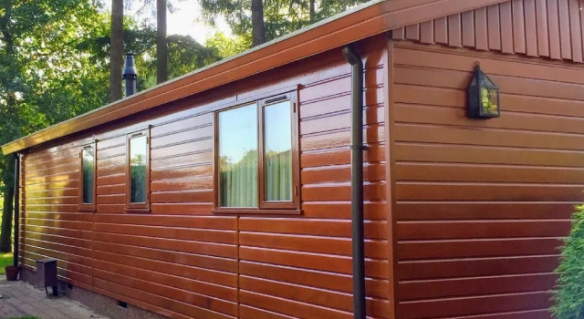 Chalet in Holiday Park With Spacious Living Room, Large Enclosed Garden and Unobstructed View, Book Chalet Beekbergen Veluwe