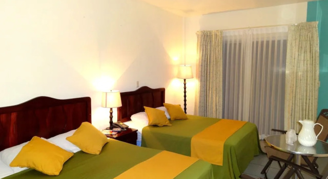 Четырёхместный номер Standard с балконом Hotel Costa Azul County Beach