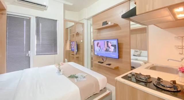 Студия Standard Warm and Well Designed Studio Room at Green Pramuka City Apartment