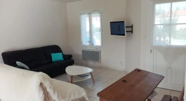 Maison Saint-Michel-en-l'Herm, 3 pièces, 4 personnes - FR-1-476-96, Забронировать Отель Сен-Мишель-ан-л'Эрм Земли Луары