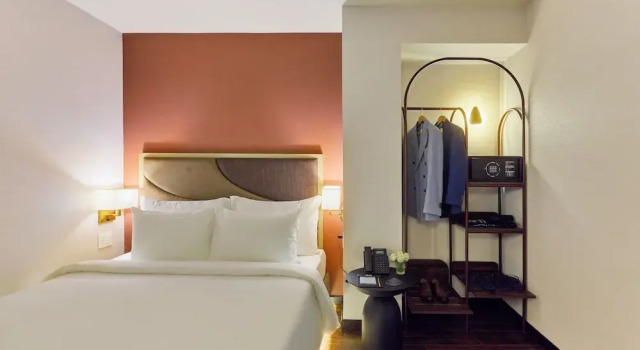 Двухместный номер Deluxe (без окна) KiN Hotel Ly Tu Trong Edition