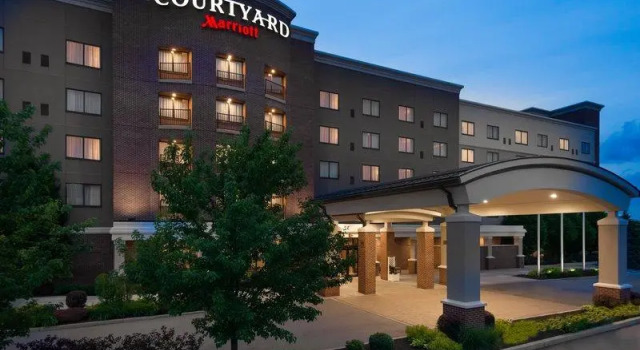Двухместный люкс Courtyard by Marriott Buffalo Airport